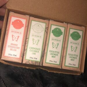 Scentsy Natural aromatherapy essential Oil Collection - 4 kit set like new